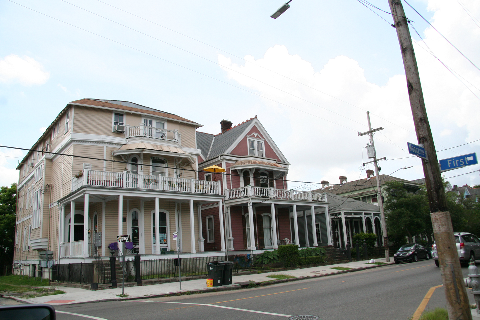 An der Ecke Magazine & First Street/Corner of Magazine & First Street